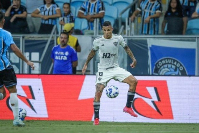 ARANA - Muito bom no apoio, construindo jogadas e ganhando quase todas do lateral Serrote. Deu o passe para Scarpa perder grande chance. Na defesa, falhou na cobertura em um dos gols. NOTA 6,5. Foto: Pedro Souza / Atlético