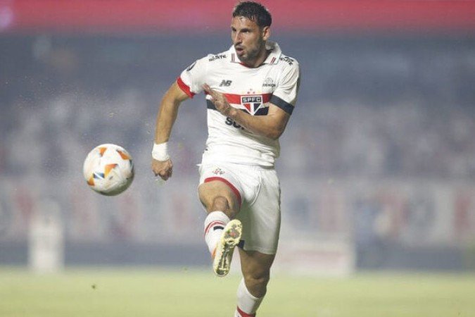 CALLERI - Perdeu um pênalti no primeiro tempo, e outra grande chance no segundo tempo. Fora isso, quase não foi acionado. Deixou a desejar e parte do tropeço vai para sua conta - Nota 5,0 - Rubens Chiri / São Paulo FC