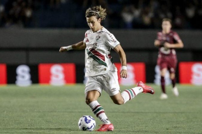 CANOBBIO - Preso na marcaÃ§Ã£o, nÃ£o teve como fazer tabelas e lances de perigo, encaixotado entre os zagueiros adversÃ¡rios. NOTA: 5,0. Foto: Lucas MerÃ§on/Fluminense