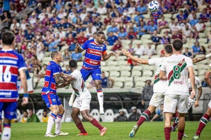 FORTALEZA - Marinho teve muito espaço nas costas de Renê e aproveitou bem os erros de Freytes ao longo da partida. Foto: João Moura/FEC