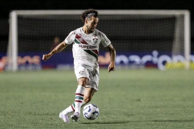 GUGA - Pouco explorou o corredor para dar opções de jogadas em profundidade e ficou preso na marcação adversária no primeiro tempo. Na segunda etapa, apareceu um pouco mais, com mais atitude na frente. NOTA: 5,0. Foto: Lucas Merçon/Fluminense