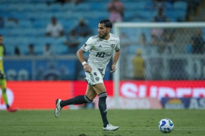 JUNIOR ALONSO - Bom na marcação, anulando Cristian Oliveira. O melhor do setor defensivo. NOTA 6,5. Foto: Pedro Souza / Atlético