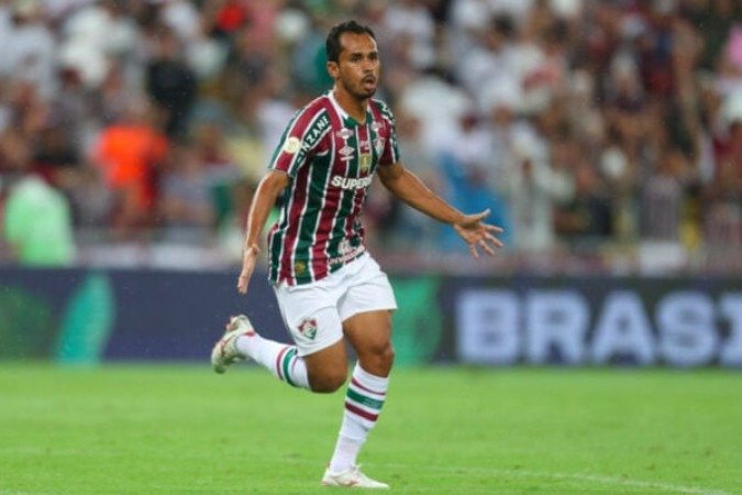 LIMA - Entrou para preencher o meio de campo e ajudar a equipe a ser mais criativa, porÃ©m nÃ£o teve uma atuaÃ§Ã£o consistente. NOTA: 5,0. Foto: Marcelo GonÃ§alves/Fluminense