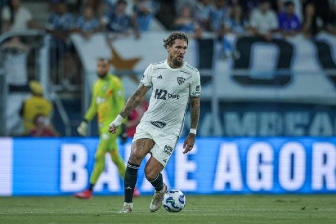 LYANCO - Falhou feio no segundo gol, ao dar um passe errado que deu a chance para Edenilson marcar o segundo gol. Também poderia ter se saído melhor no lance do primeiro gol. NOTA 5,0. Foto: Pedro Souza / Atlético
