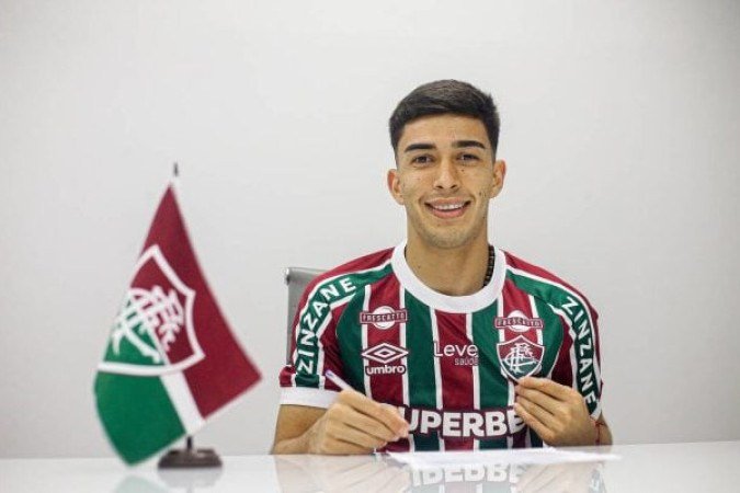 LEZCANO - Fez sua estreia com a camisa tricolor e tentou armar a equipe e encontrar atalhos no sistema ofensivo. NOTA: 5,5. Foto: Lucas Merçon/Fluminense