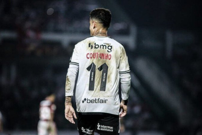 PHILIPPE COUTINHO - Criou algumas boas jogadas no primeiro tempo e arriscou alguns chutes perigosos de fora da Ã¡rea. No entanto, caiu de produÃ§Ã£o no segundo tempo e acabou substituÃ­do - Nota 6,0 - Matheus Lima / Vasco