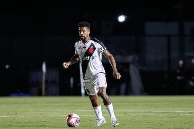 PAULINHO - Errou um passe que originou o gol do Santos. NÃ£o conseguiu se reencontrar em campo e acabou substituÃ­do - Nota 4,5 - Matheus Lima / Vasco