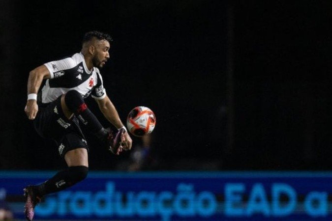 PAYET - Substituiu Coutinho, e com pouco tempo em campo cobrou falta magistral para Vegetti empatar para o Vasco - Nota 7,0 - Dikran Sahagian/Vasco