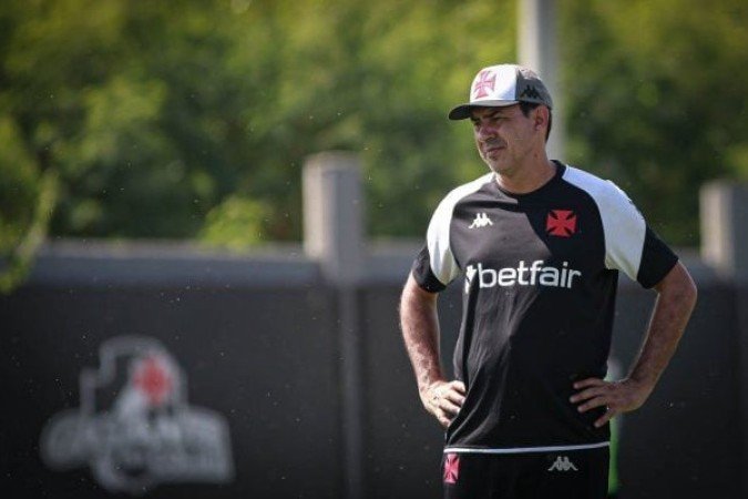 CARILLE - Viu o Vasco ter dificuldades no primeiro tempo, mas acertou as mudanÃ§as no segundo tempo e o Vasco se impÃŽs - Nota 6,0 Matheus Lima / Vasco