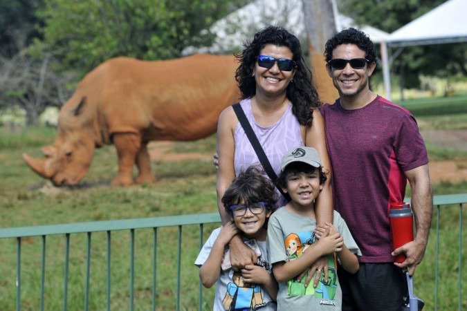  Adriana Elisa e Kardec, com os pequenos Gael e Davi