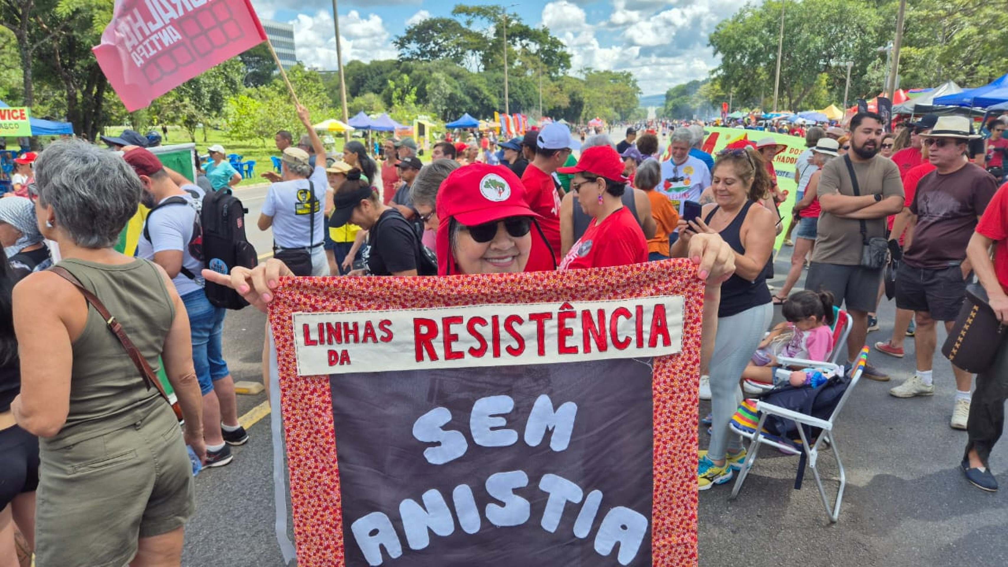 Manifestação sem anistia no Eixão Norte