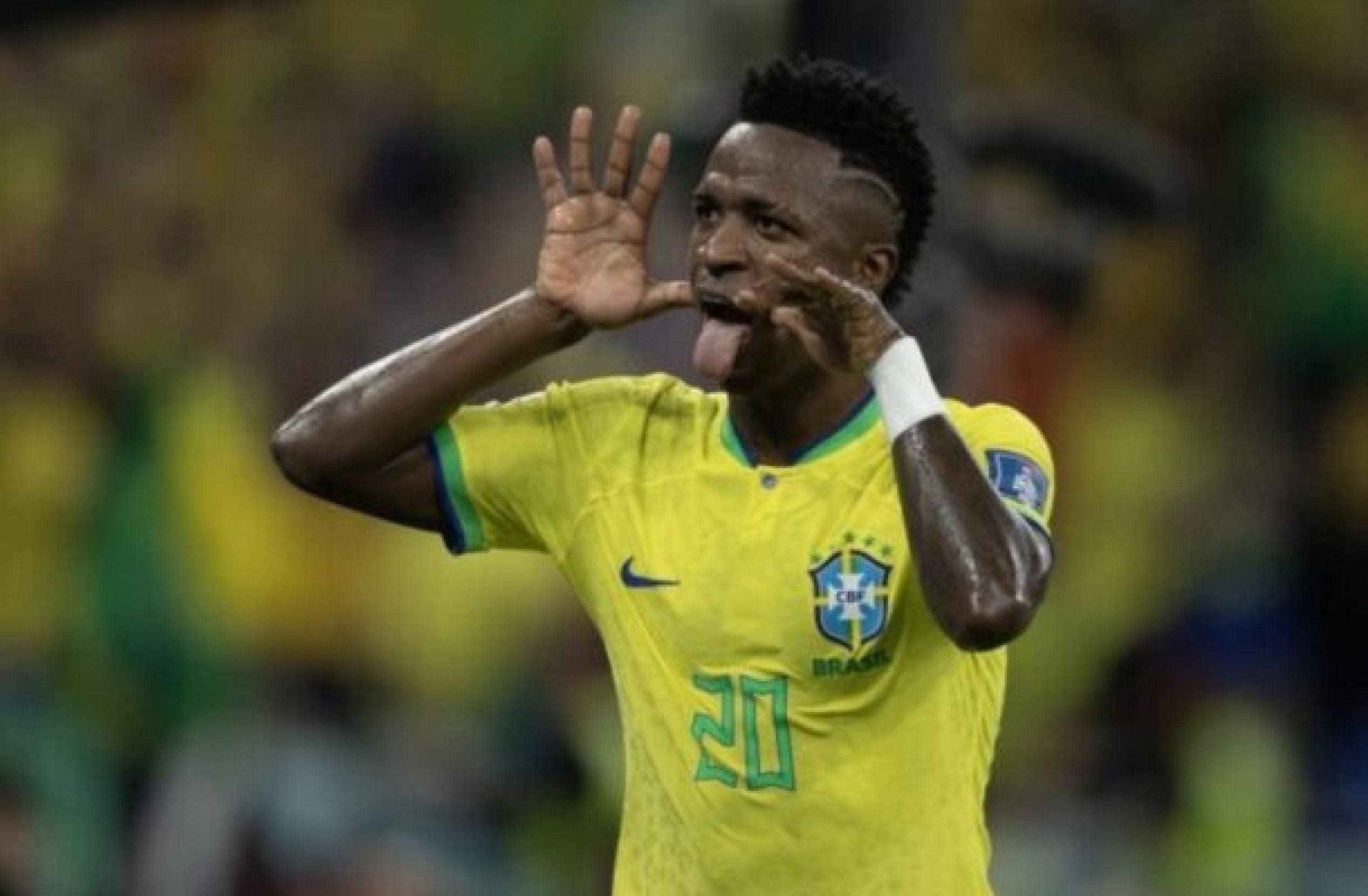 Ex-jogador pede técnico com coragem de colocar Vini Jr no banco da Seleção