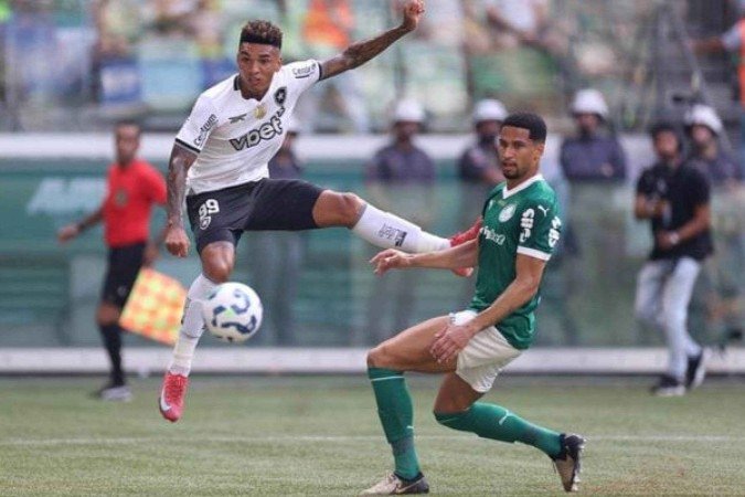 Botafogo coloca o Palmeiras na roda. Se caprichasse um pouquinho mais, venceria - (crédito: Foto: Vitor Silva/Botafogo) Botafogo coloca o Palmeiras na roda. Se caprichasse um pouquinho mais, venceria - (crédito: Foto: Vitor Silva/Botafogo)