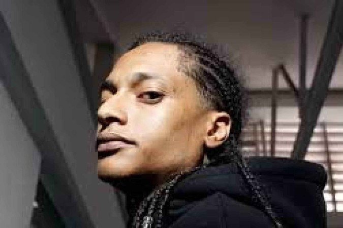Rapper Oruam confronta policiais com xingamentos e pedradas e é indiciado