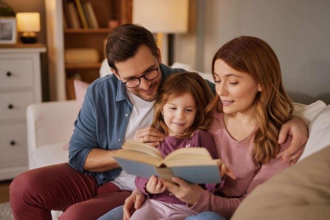 A poesia é uma aliada no desenvolvimento das crianças (Imagem: StockPhotoDirectors | Shutterstock) - (crédito: EdiCase) A poesia é uma aliada no desenvolvimento das crianças (Imagem: StockPhotoDirectors | Shutterstock) - (crédito: EdiCase)