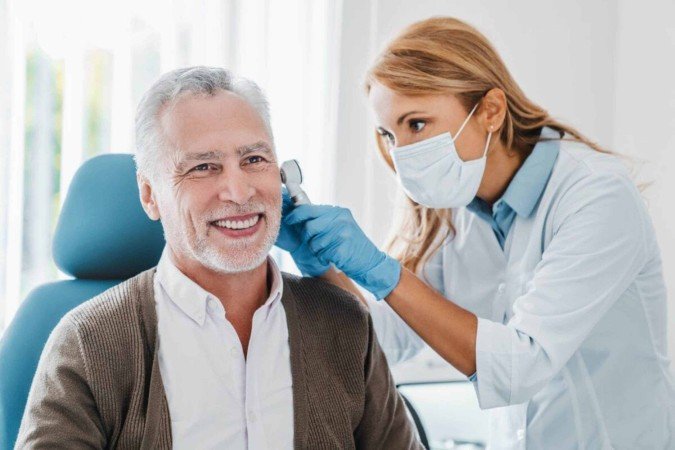 A ruptura do tímpano deve ser avaliada por um otorrinolaringologista (Imagem: Inside Creative House | Shutterstock) - (crédito: EdiCase) A ruptura do tímpano deve ser avaliada por um otorrinolaringologista (Imagem: Inside Creative House | Shutterstock) - (crédito: EdiCase)