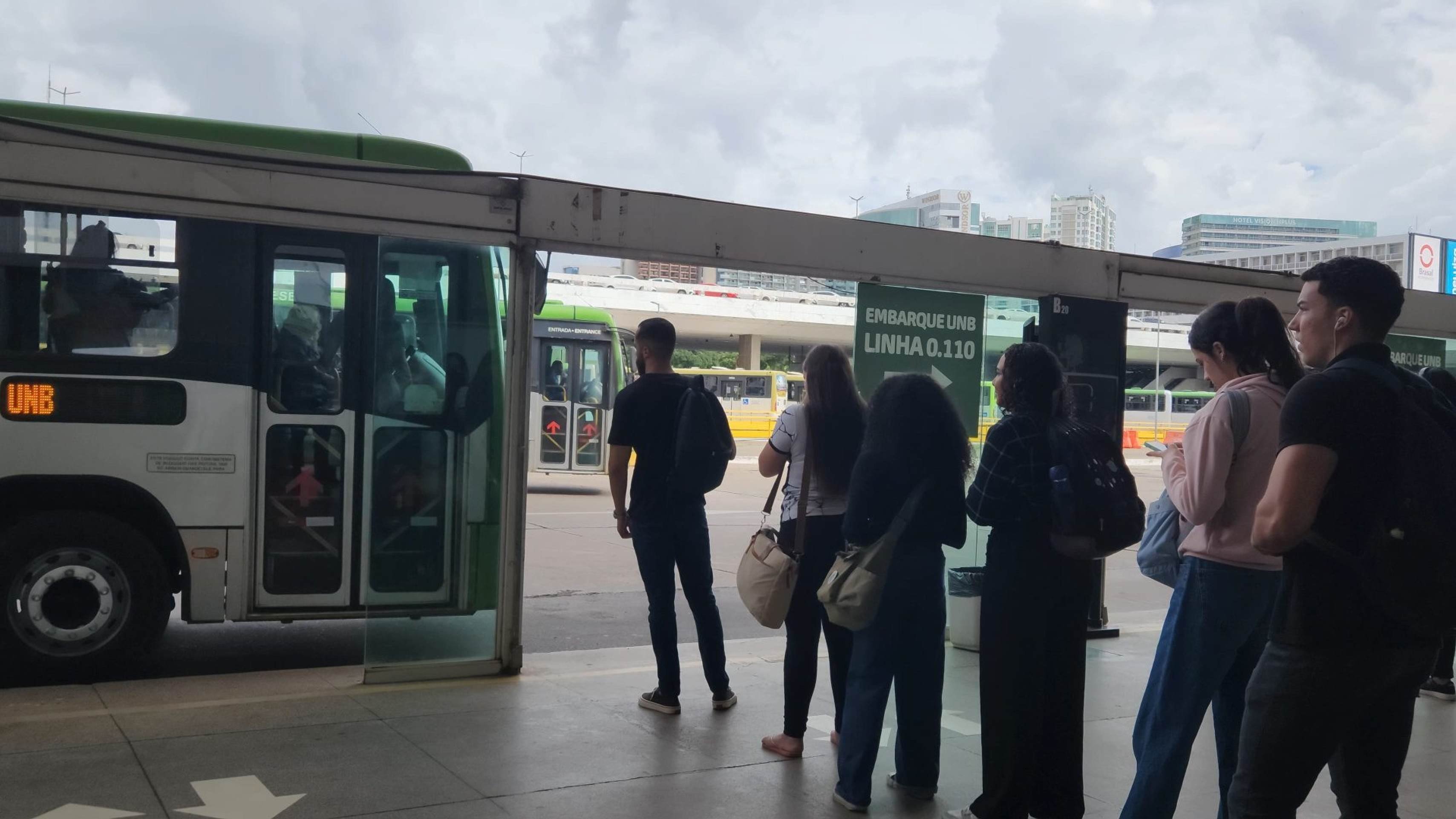 Frota de ônibus do DF ganhará mais 200 veículos, anuncia secretário Frota de ônibus do DF ganhará mais 200 veículos, anuncia secretário