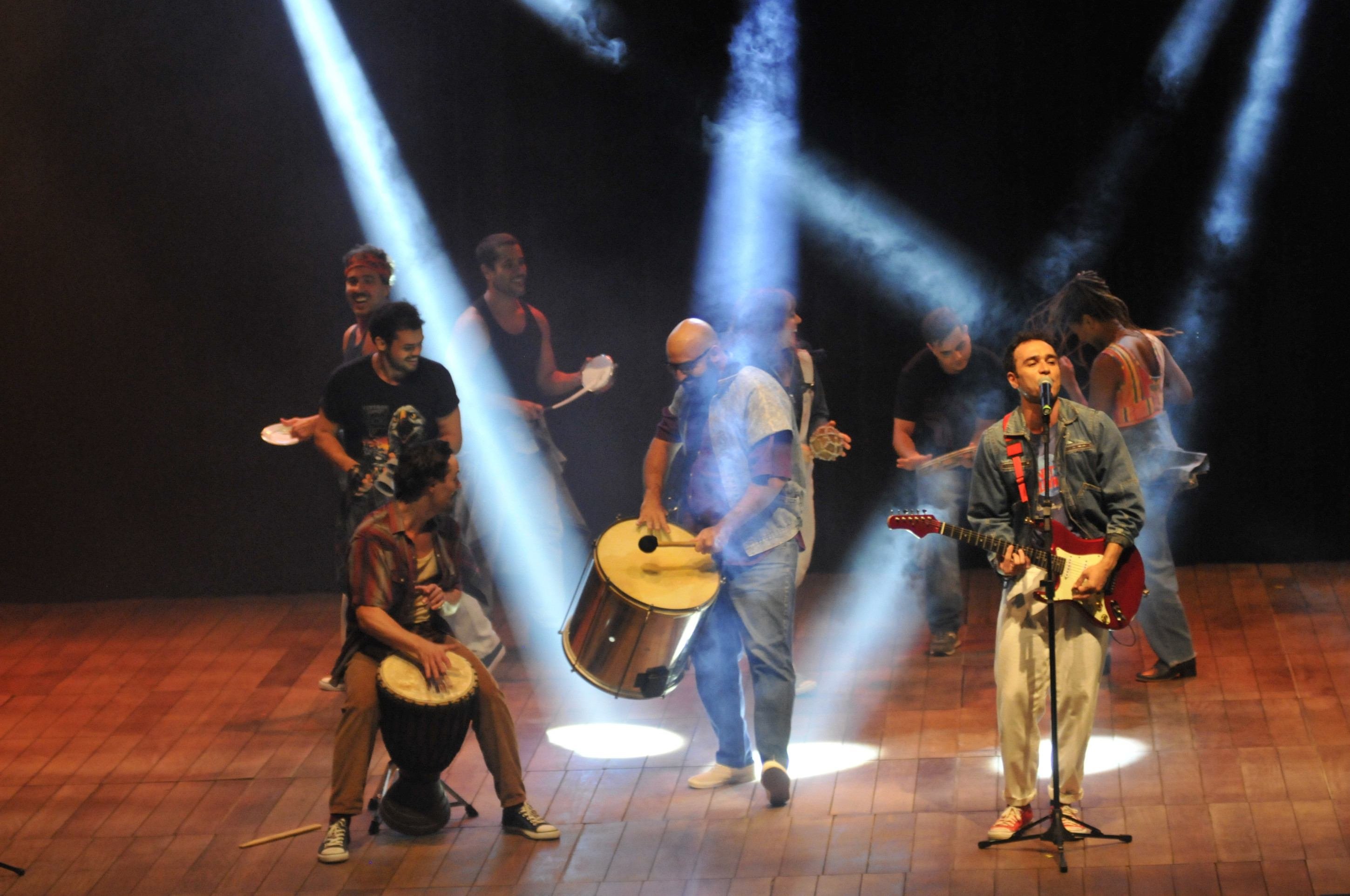  31/03/2025. Crédito: Minervino Júnior/CB/D.A Press. Brasil.  Brasilia - DF. Vital o Musical do Paralamas em apresentação no Teatro do Hospital Sarah Kubitschek.