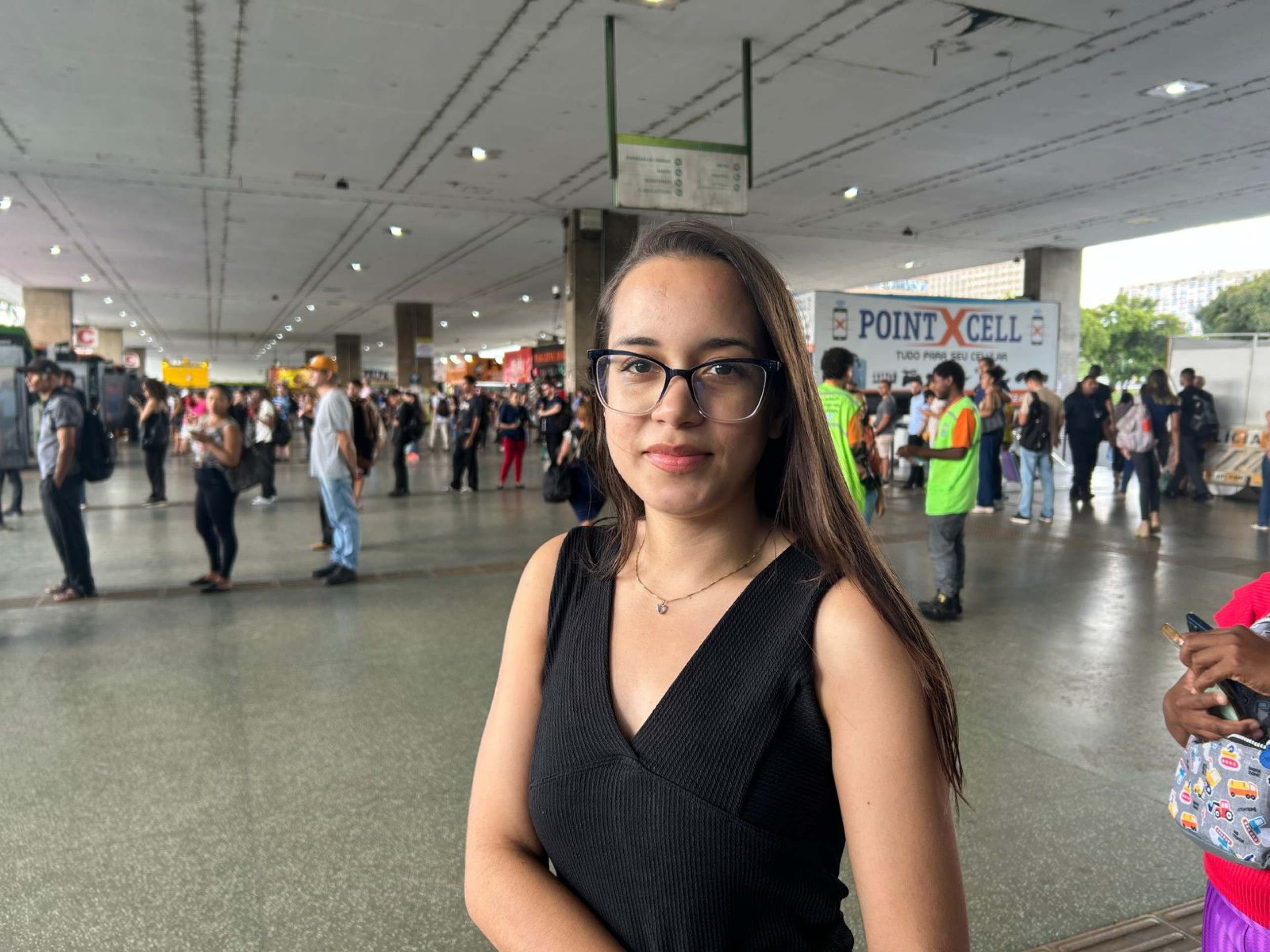 Ana Lívia Soares, de 25 anos, concierge conta que já esperou duas horas para conseguir um transporte de Santa Maria a Taguatinga, no domingo