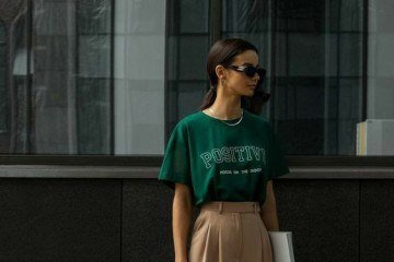 Neste look, o investimento foi na calça de alfaiataria