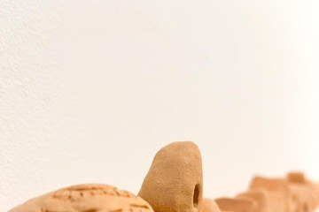 Obra de Daniele Rodrigues na exposição Concretizando direitos sociais: a história do MDS e o papel do Cadastro Único nessa trajetória
