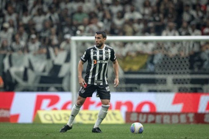 JUNIOR ALONSO - Seguro, principalmente nas antecipações. Bom papel também na cobertura. Mais um jogo correto. NOTA 7,0. Foto: Pedro Souza / Atlético