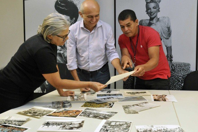 Cilene, Chiquinho e Mauro, da equipe do Cedoc: pesquisa detalhada para recuperar momentos icônicos da capital - (crédito: Minervino Júnior/CB) Cilene, Chiquinho e Mauro, da equipe do Cedoc: pesquisa detalhada para recuperar momentos icônicos da capital - (crédito: Minervino Júnior/CB)