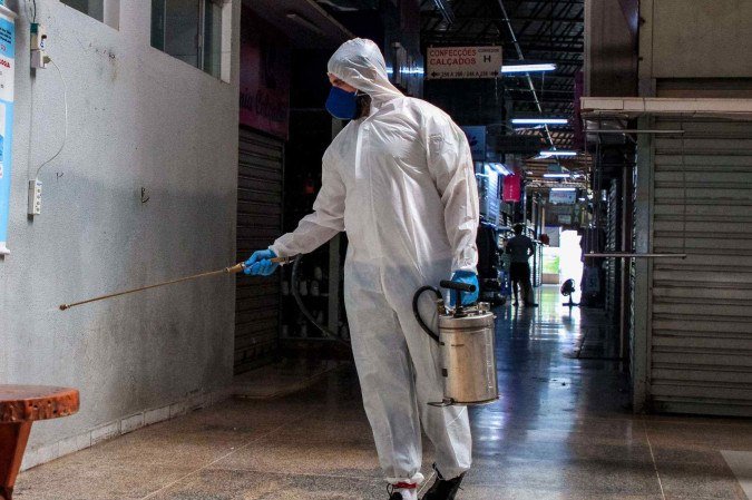 O procedimento foi realizado nesta segunda-feira, quando a feira está fechada para o comércio - (crédito: Ualisson Noronha/Agência Saúde-DF) O procedimento foi realizado nesta segunda-feira, quando a feira está fechada para o comércio - (crédito: Ualisson Noronha/Agência Saúde-DF)