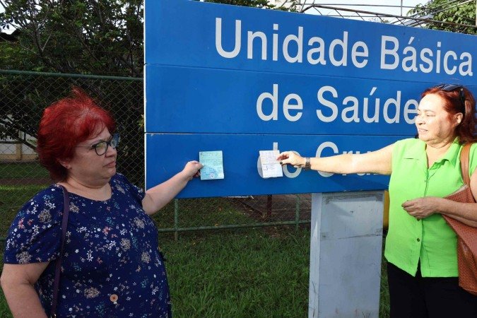 As irmãs Rosimary e Roseane Rangel garantiram suas doses ontem - (crédito: Bruna Gaston ) As irmãs Rosimary e Roseane Rangel garantiram suas doses ontem - (crédito: Bruna Gaston )