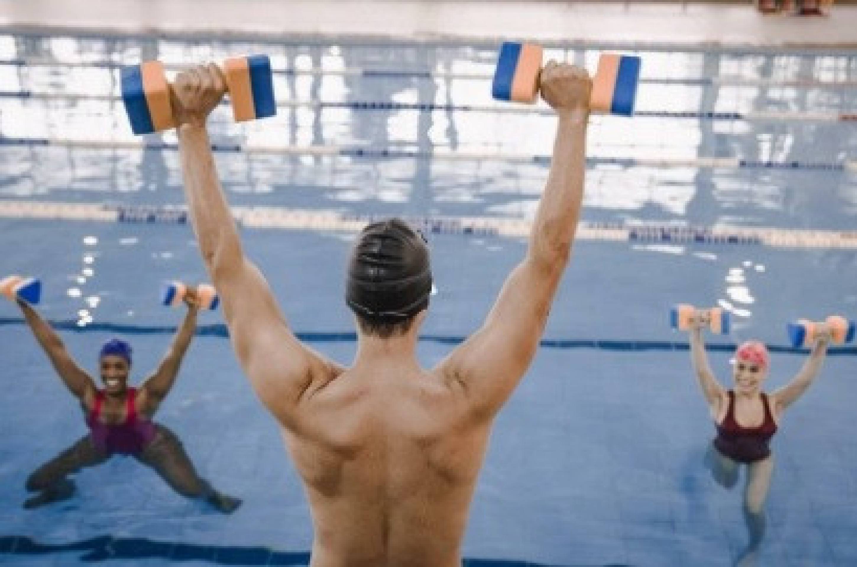 Prática da hidroginástica auxilia no ganho de força muscular Prática da hidroginástica auxilia no ganho de força muscular