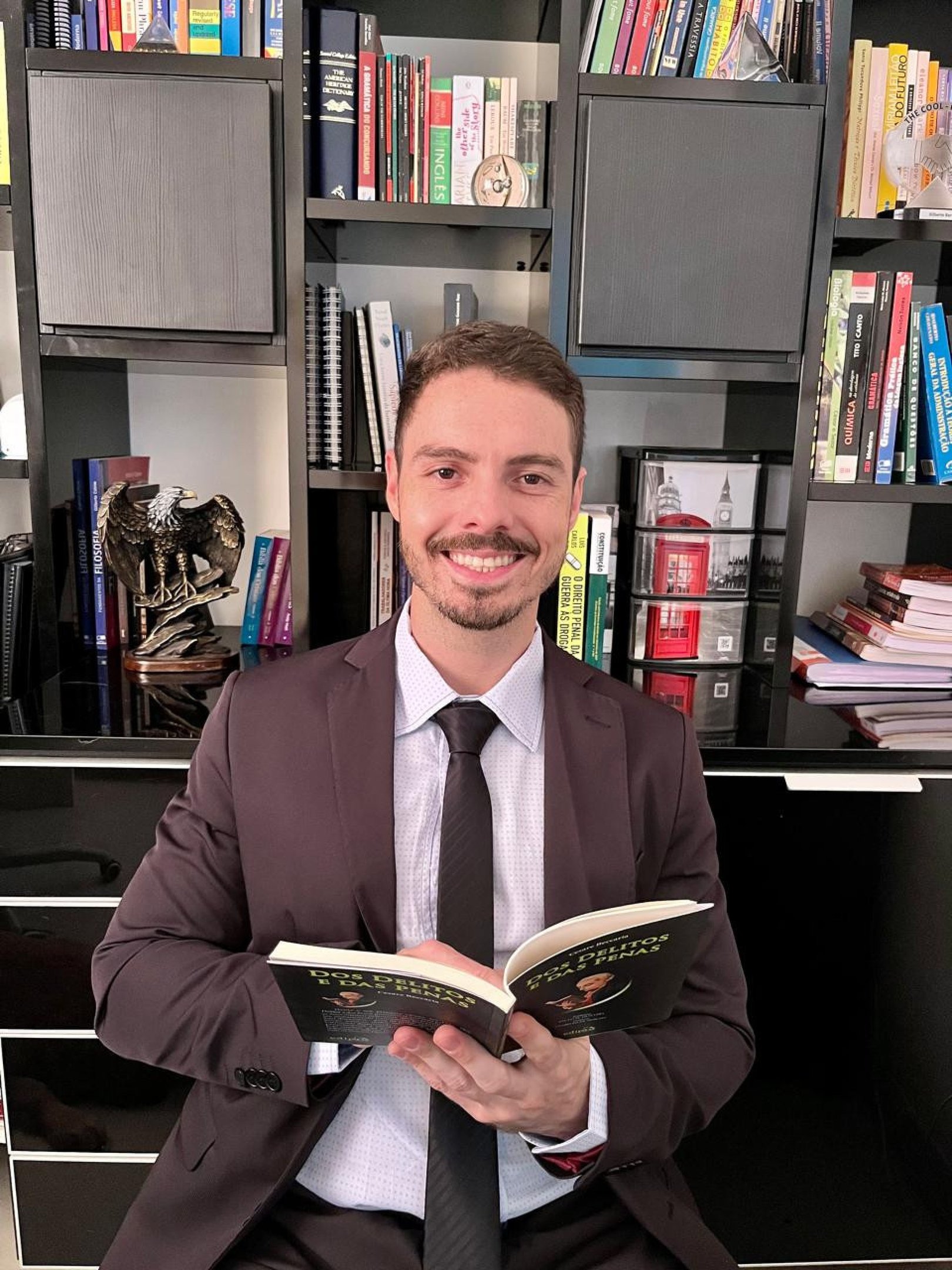 Rodrigo Leon, 31 anos: "Certos cargos devem continuar nos moldes antigos" Rodrigo Leon, 31 anos: "Certos cargos devem continuar nos moldes antigos"