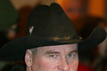 Val Kilmer ficou famoso no final dos anos 80 com o papel do piloto Iceman em Top Gun      