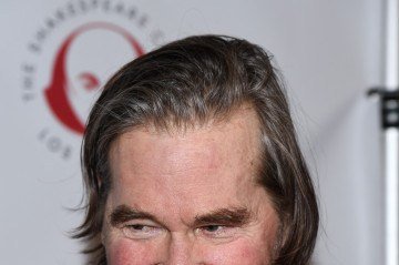 O ator chegou a usar um aparelho de traqueostomia durante o tratamento