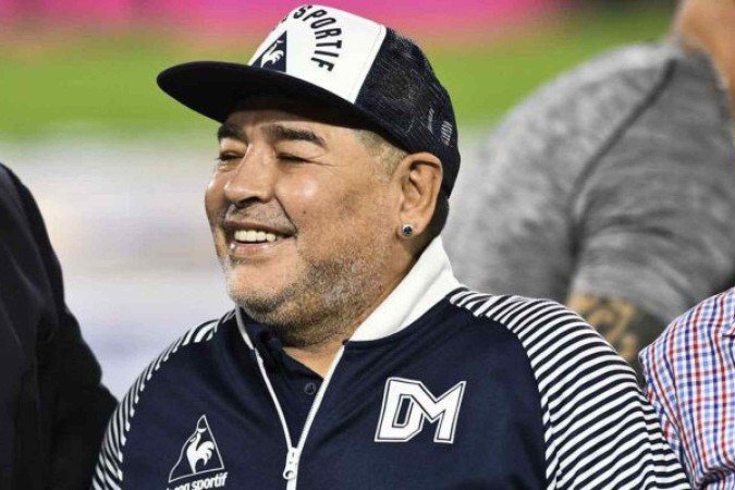 BUENOS AIRES, ARGENTINA - MARCH 07: Diego Armando Maradona head coach of Gimnasia y Esgrima La Plata smiles prior to a match between Boca Juniors and Gimnasia as part of Superliga 2019/20 at Estadio Alberto J. Armando on March 7, 2020 in Buenos Aires, Argentina. (Photo by Rodrigo Valle/Getty Images)
- (crédito: Getty Images) BUENOS AIRES, ARGENTINA - MARCH 07: Diego Armando Maradona head coach of Gimnasia y Esgrima La Plata smiles prior to a match between Boca Juniors and Gimnasia as part of Superliga 2019/20 at Estadio Alberto J. Armando on March 7, 2020 in Buenos Aires, Argentina. (Photo by Rodrigo Valle/Getty Images)
- (crédito: Getty Images)