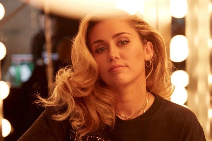 Detalhes sobre ‘End of the World’, o novo single de Miley Cyrus - (crédito: TMJBrazil) Detalhes sobre ‘End of the World’, o novo single de Miley Cyrus - (crédito: TMJBrazil)