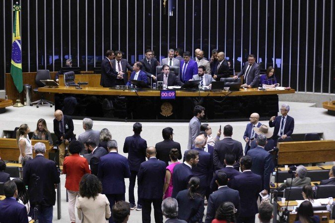 Na sessão na Câmara, o PL sinalizou obstrução, mas cedeu à pressão para votar o projeto da reciprocidade - (crédito: Kayo Magalhães/Câmara dos Deputados) Na sessão na Câmara, o PL sinalizou obstrução, mas cedeu à pressão para votar o projeto da reciprocidade - (crédito: Kayo Magalhães/Câmara dos Deputados)