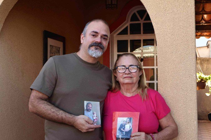 Francisca, mãe de Rubens, e João, um dos irmãos, sentem-se confortados com a prisão - (crédito: Bruna Gason/CB/DA Press) Francisca, mãe de Rubens, e João, um dos irmãos, sentem-se confortados com a prisão - (crédito: Bruna Gason/CB/DA Press)