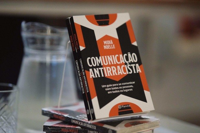 Comunicação Antirracista: um guia para se comunicar com todas as pessoas, em todos os lugares
Autora: Midiã Noelle
ISBN: 978-85-422-3192-2
Páginas: 192 p.
Preço livro físico: R$ 56,90
Editora Planeta