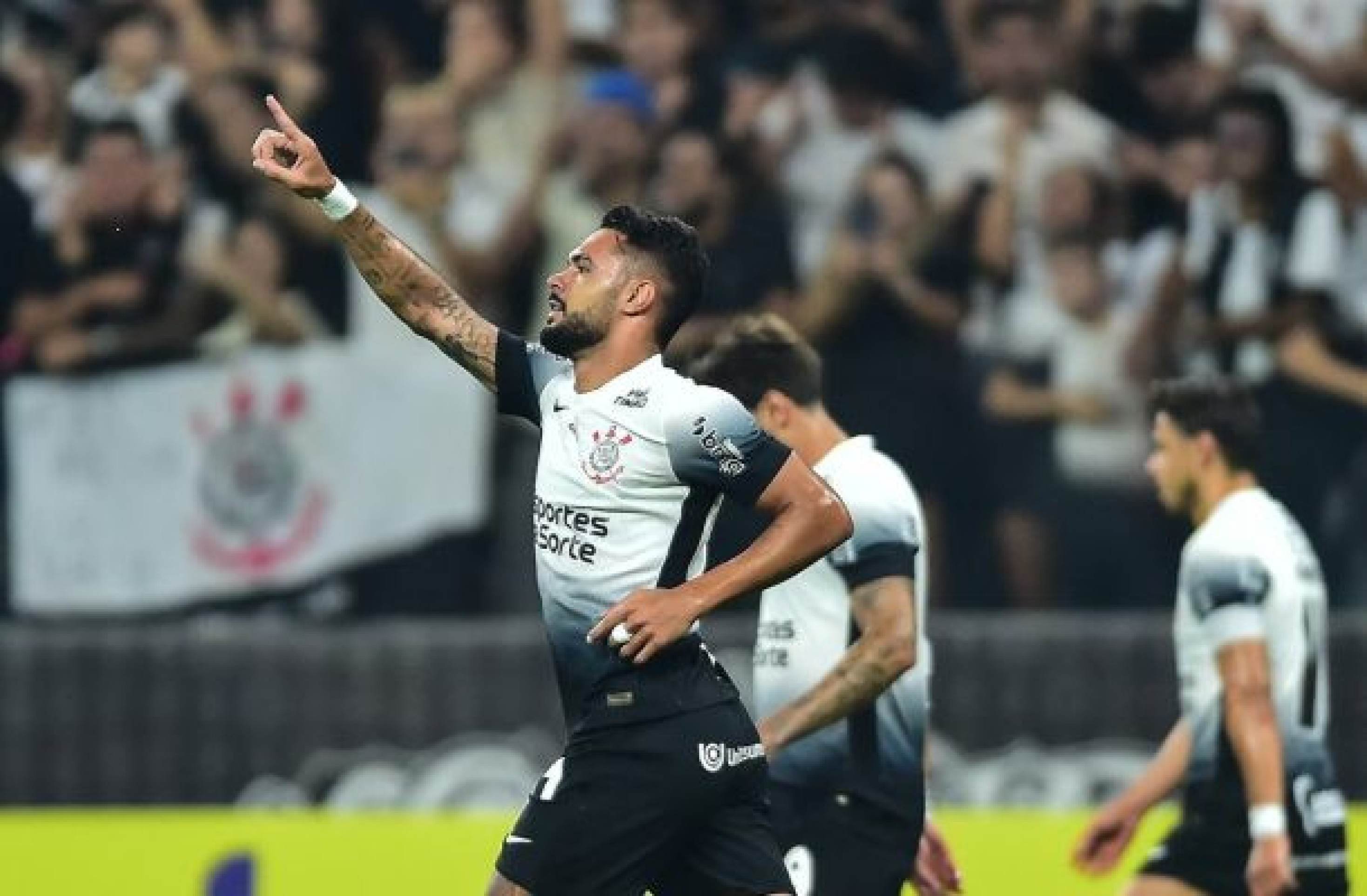 Raniele celebra gol, mas lamenta derrota: ‘Trocaria pela vitória’