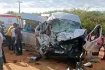 Seis mulheres morreram em colisão frontal entre van e caminhão em São Braz do Piauí - (crédito: Reprodução/Globo News) Seis mulheres morreram em colisão frontal entre van e caminhão em São Braz do Piauí - (crédito: Reprodução/Globo News)