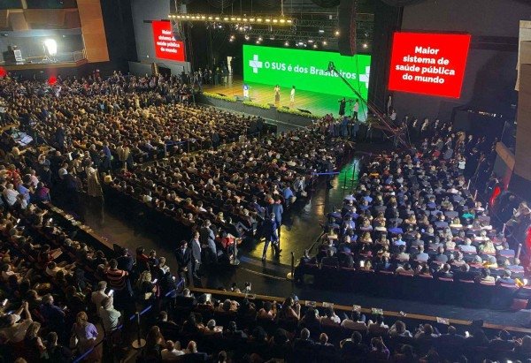 Governo lota auditório do Centro de Convenções Ulysses Guimarães em evento dos dois anos do governo 