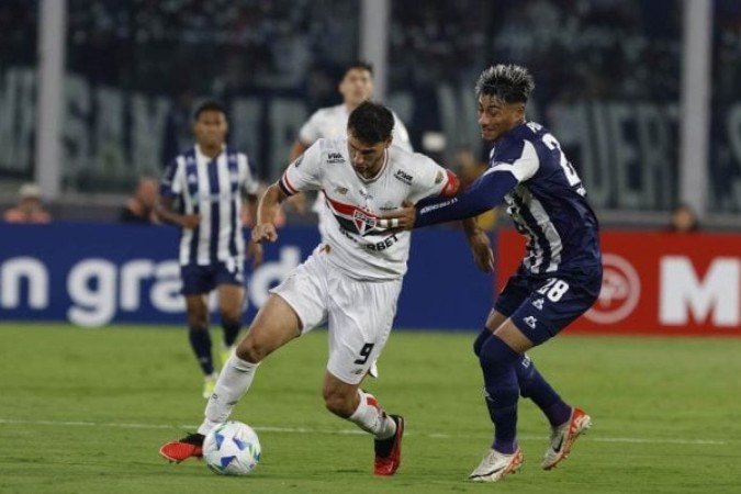 Calleri classificou que vitória foi conquistada na raça - (crédito: Foto: Rubens Chiri/São Paulo FC) Calleri classificou que vitória foi conquistada na raça - (crédito: Foto: Rubens Chiri/São Paulo FC)