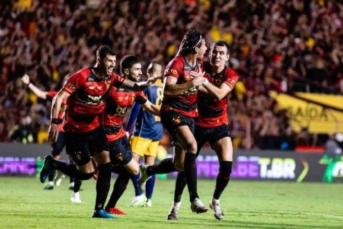 Jogadores do Sport celebram na Ilha do Retiro -  (crédito: Foto: Paulo Paiva / Sport Recife)