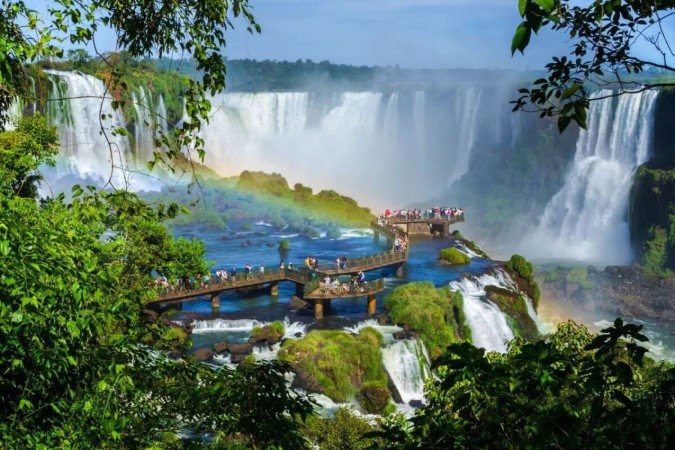 Foz do Iguaçu proporciona belezas naturais e atrações culturais (Imagem: R.M. Nunes | Shutterstock) - (crédito: EdiCase) Foz do Iguaçu proporciona belezas naturais e atrações culturais (Imagem: R.M. Nunes | Shutterstock) - (crédito: EdiCase)