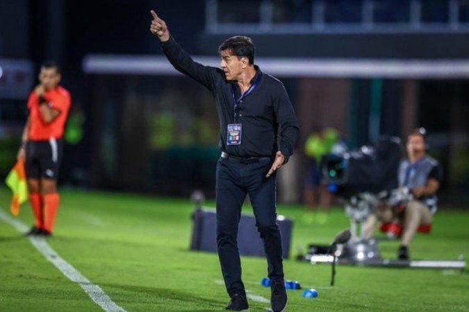 Gustavo Quinteros se mostra contente com o resultado, mas demonstrou descontentamento com o rendimento - (crédito: Foto: Lucas Uebel / Grêmio FBPA) Gustavo Quinteros se mostra contente com o resultado, mas demonstrou descontentamento com o rendimento - (crédito: Foto: Lucas Uebel / Grêmio FBPA)