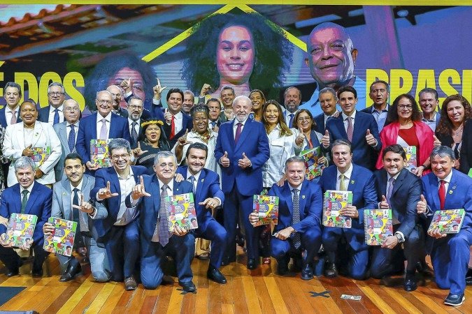 Vídeo: Lula é recebido em balanço do governo aos gritos de 