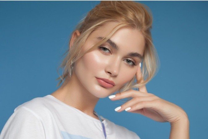 A maquiagem glow traz um viço controlado e elegante (Imagem: Nelia L | Shutterstock) - (crédito: EdiCase) A maquiagem glow traz um viço controlado e elegante (Imagem: Nelia L | Shutterstock) - (crédito: EdiCase)