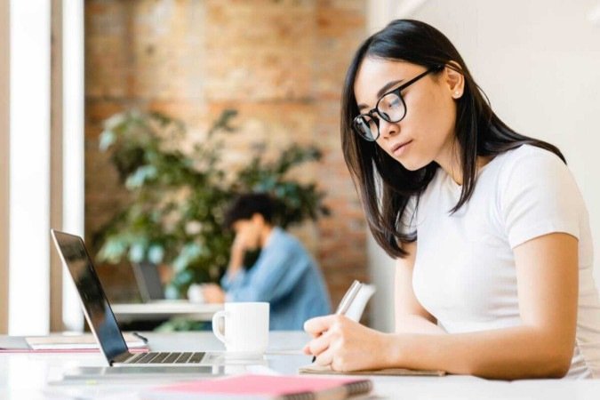 Pequenas atitudes podem fazer grande diferença na sua produtividade diária (Imagem: Inside Creative House | Shutterstock) - (crédito: EdiCase) Pequenas atitudes podem fazer grande diferença na sua produtividade diária (Imagem: Inside Creative House | Shutterstock) - (crédito: EdiCase)