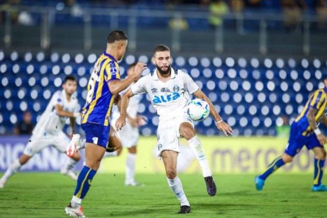 Atuação do Grêmio agrada ao zagueiro Wagner Leonardo, que reforça apoio ao técnico Gustavo Quinteros - (crédito: Foto: Lucas Uebel / Grêmio FBPA) Atuação do Grêmio agrada ao zagueiro Wagner Leonardo, que reforça apoio ao técnico Gustavo Quinteros - (crédito: Foto: Lucas Uebel / Grêmio FBPA)