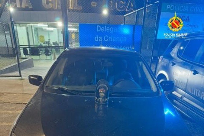 Suspeitos esfaquearam a vítima, roubaram seus pertences e tentaram fugir, mas foram capturados em Sobradinho - (crédito: PMDF Divulgador ) Suspeitos esfaquearam a vítima, roubaram seus pertences e tentaram fugir, mas foram capturados em Sobradinho - (crédito: PMDF Divulgador )